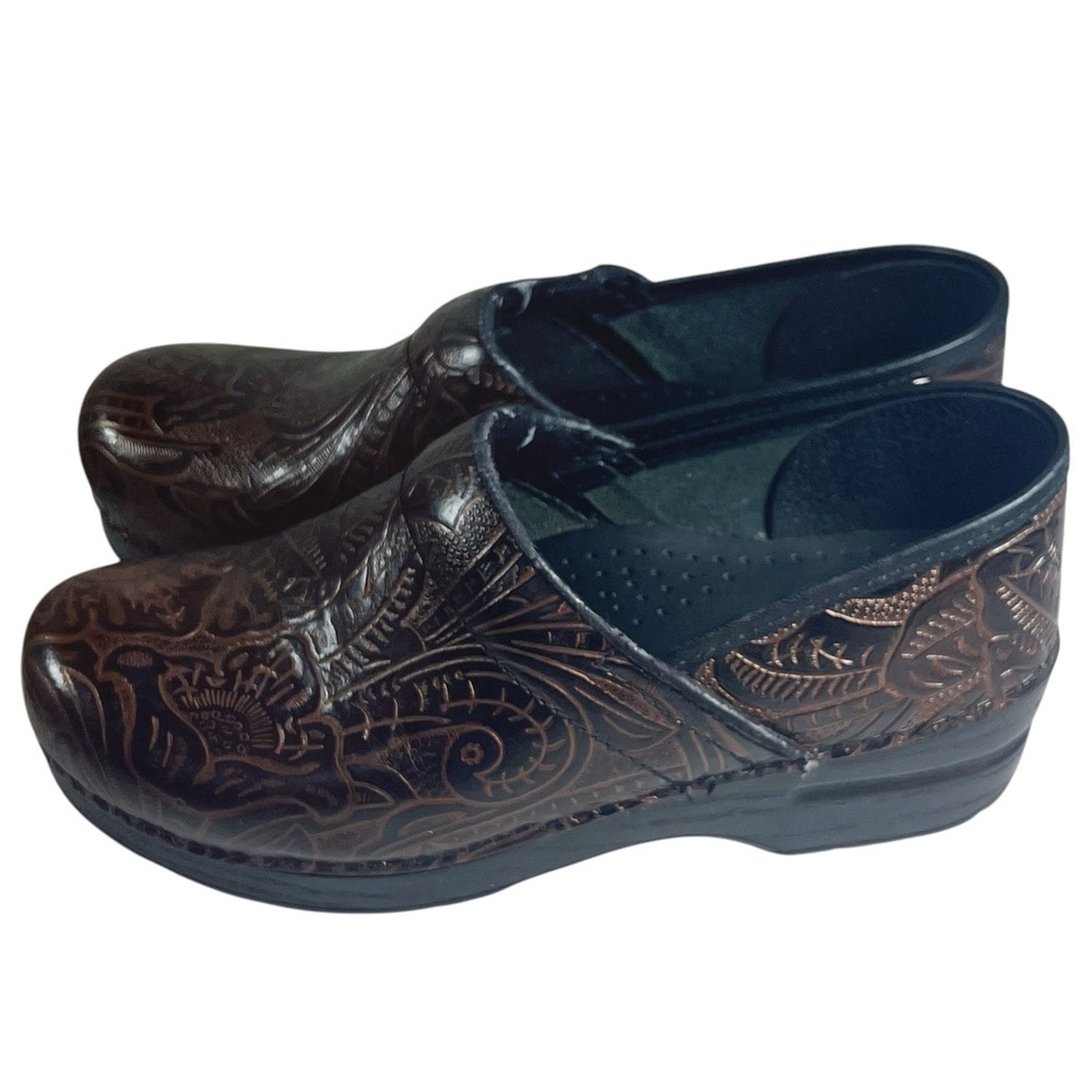 Dansko Brown Tooled Comfort Clogs Size 39 EU / 7 US Comfy Western Work Shoes - Picture 5 of 8